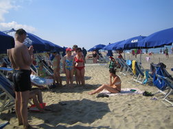 Alcuni partecipanti sulla spiaggia del Centro 