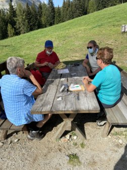 partita di carte dopo pranzo