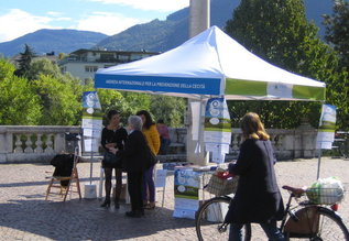 Lo stand in piazza Vittoria