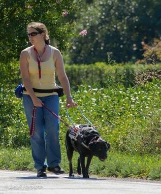 Ilaria con il suo cane guida Ambra