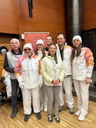Portatori di fiaccola con disabilità visiva insieme a Vitozzi – Fiamma paralimpica a Bolzano il 27.02.2026
