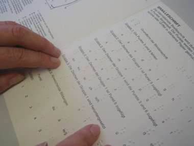 Dépliant informativo sull’alfabeto braille che può essere richiesto da tutti gli interessati presso l’ufficio sezionale