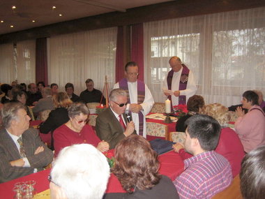 Josef Matzneller e August Prugger durante la celebrazione della messa Josef Matzneller e August Prugger durante la celebrazione della messa