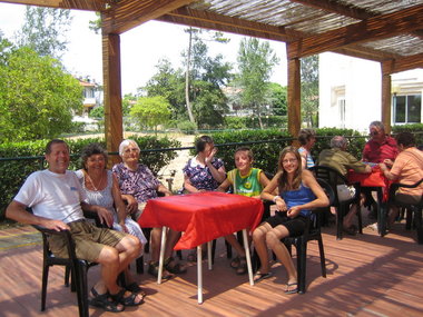 In un momento di relax nel giardino del Centro