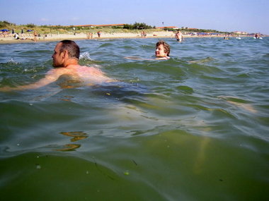 Una bella nuotata nel Mar Tirreno