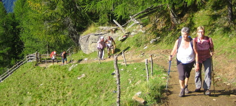 Durante un'escursione - davanti a destra Annemarie Innerhofer