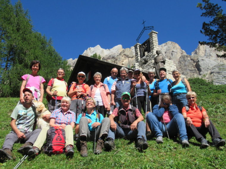 Foto di gruppo alla settimana di escursioni in montagna 2019