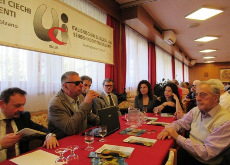 Foto: dott. Valter Calò saluta i presenti all'assemblea annua dei soci