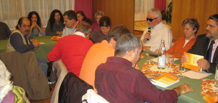 Josef Stockner durante l'Assemblea