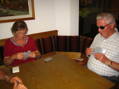 Carte da gioco segnate con la scrittura per ciechi